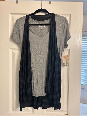 New Mudd Gray Tee with Black Sheer Striped Vest Overlay size XL